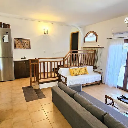 Mikri Vrisi * Perivolia (Evia)